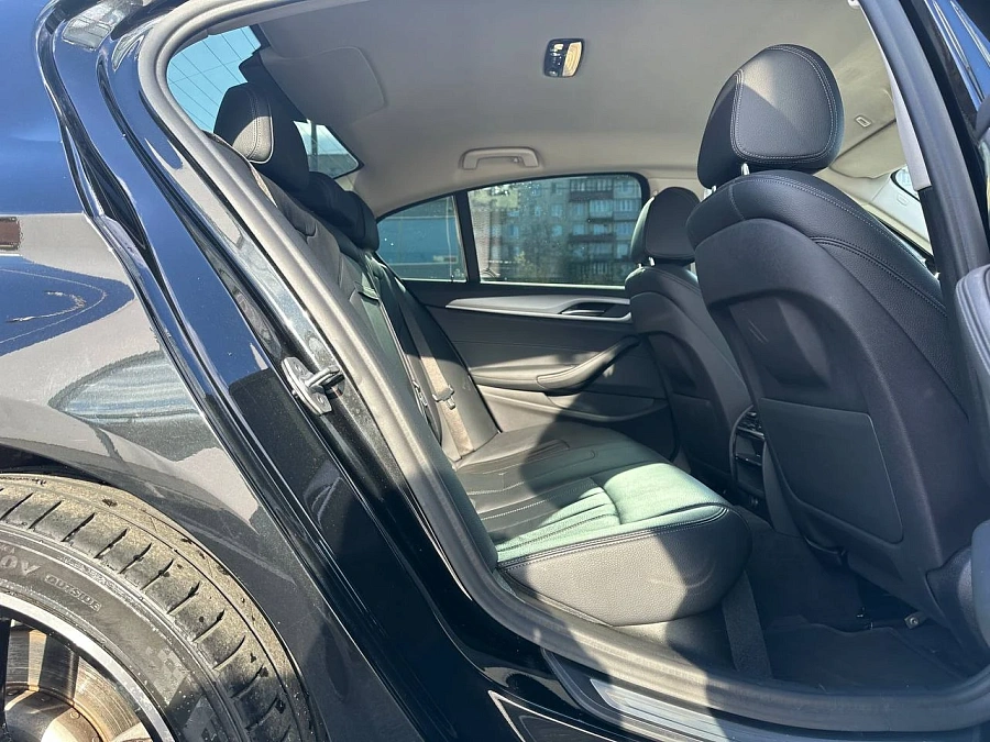 BMW 5 серии, 2018г., задний привод, автомат