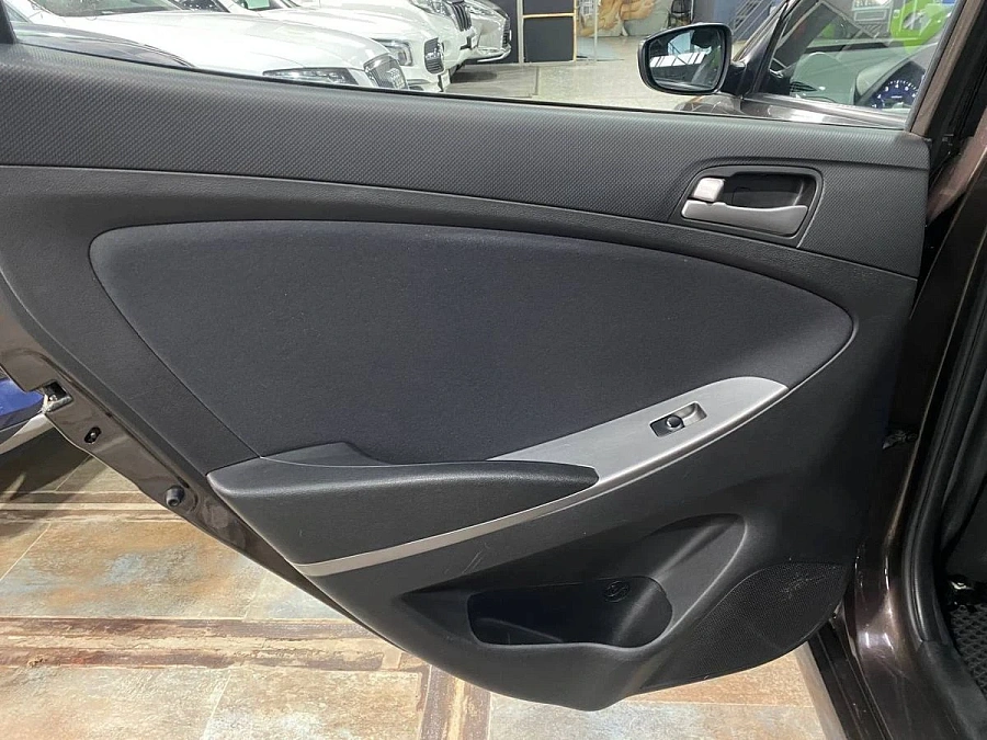 Hyundai Solaris, 2015г., передний привод, автомат