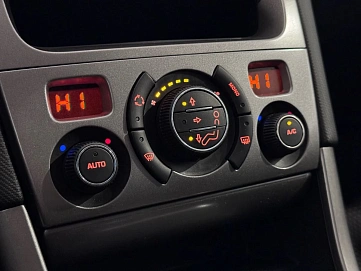 Peugeot 308, 2011г, передний привод, автомат