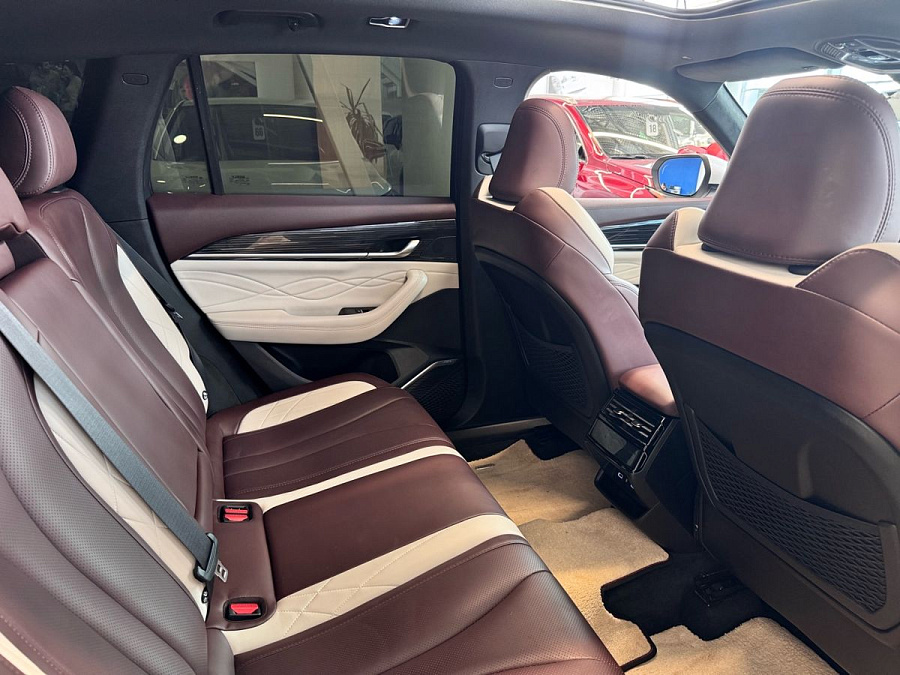 Geely Monjaro, 2023г., передний привод, автомат