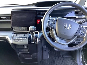 Honda Stepwgn, 2018г, полный привод, вариатор