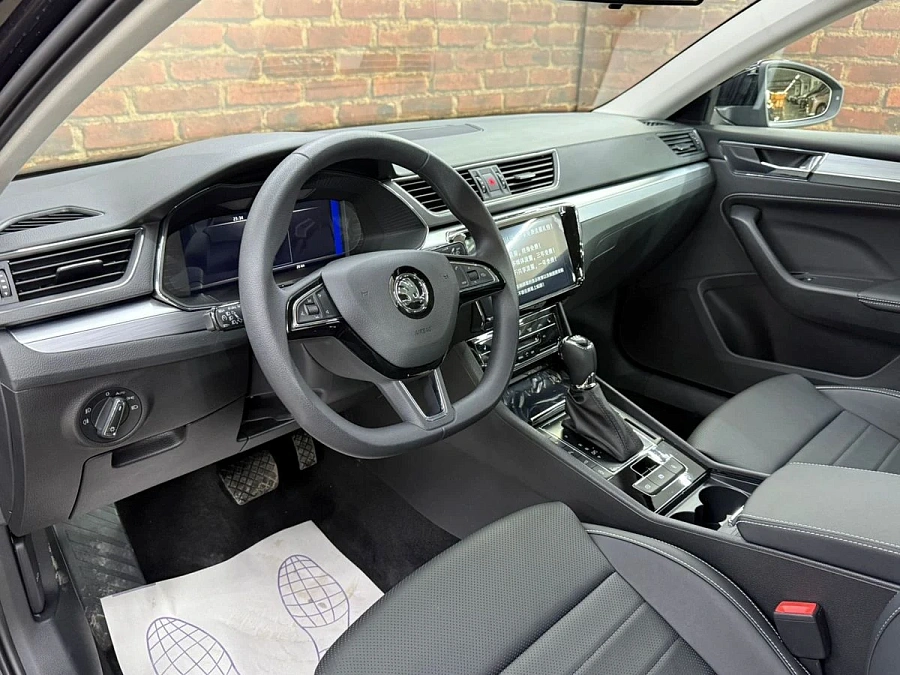 Skoda Superb, 2025г., передний привод, робот