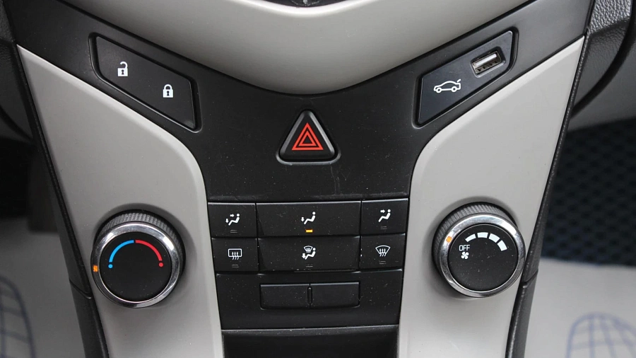 Chevrolet Cruze, 2012г., передний привод, механика