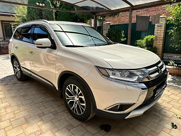 Mitsubishi Outlander, 2015г, полный привод, вариатор