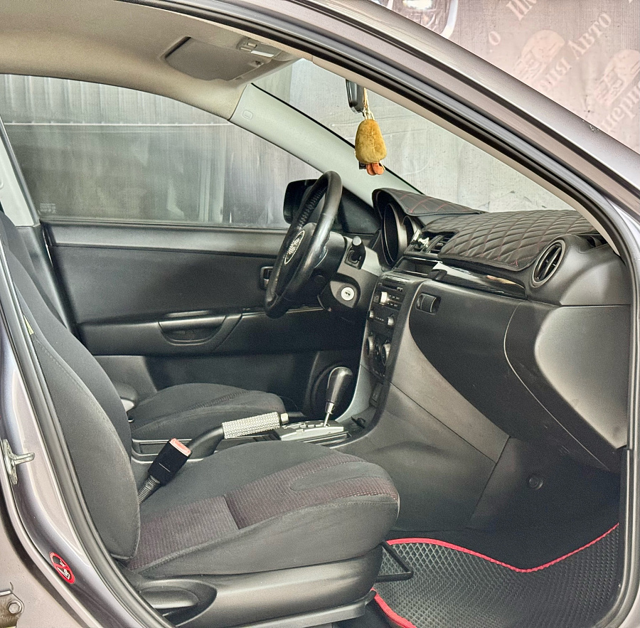 Mazda 3, 2006г., передний привод, автомат
