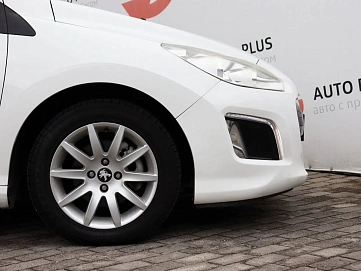 Peugeot 308, 2011г, передний привод, механика