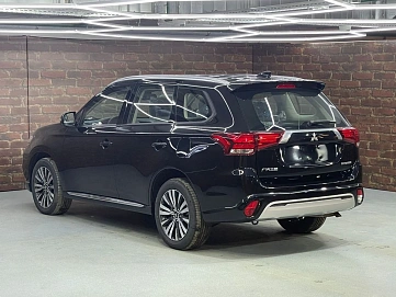 Mitsubishi Outlander, 2022г, передний привод, вариатор
