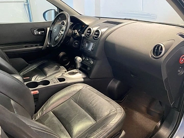 Nissan Qashqai, 2010г, передний привод, автомат