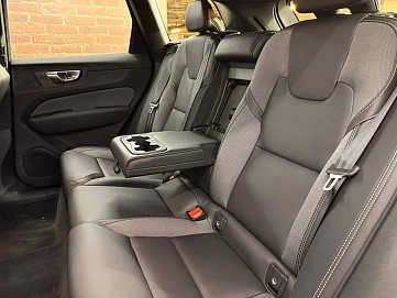 Volvo XC60, 2025г, полный привод, автомат
