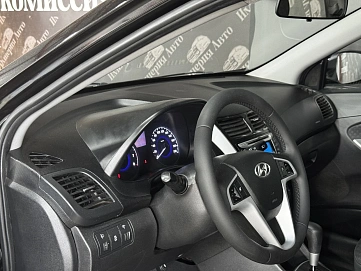 Hyundai Solaris, 2011г, передний привод, автомат