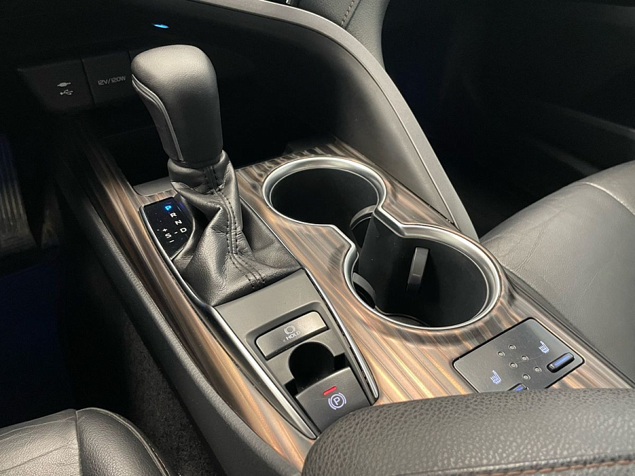 Toyota Camry, 2018г., передний привод, автомат