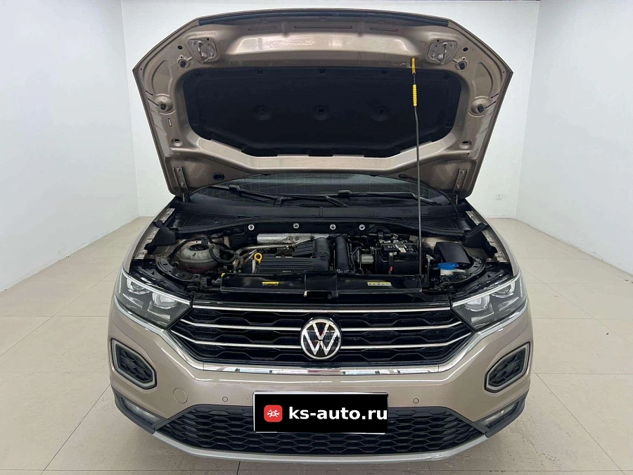 Volkswagen T-Roc, 2022г., передний привод, робот