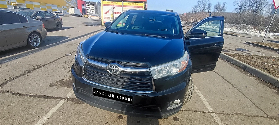 Toyota Highlander, 2014г., передний привод, автомат