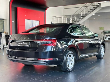 Skoda Superb, 2020г, передний привод, робот