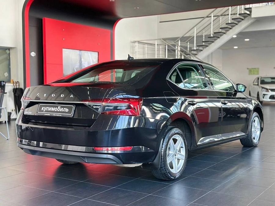 Skoda Superb, 2020г., передний привод, робот
