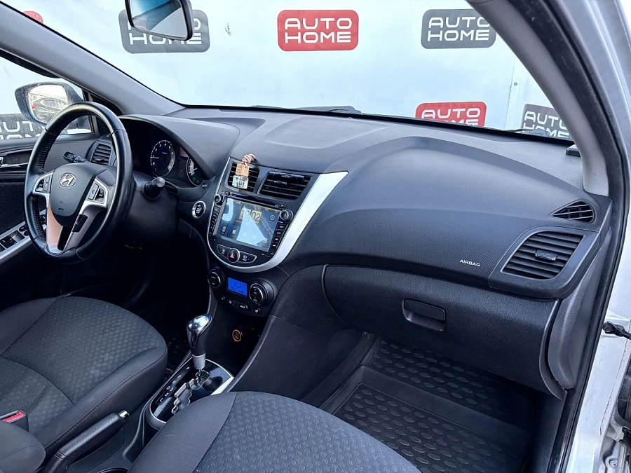 Hyundai Solaris, 2012г., передний привод, автомат