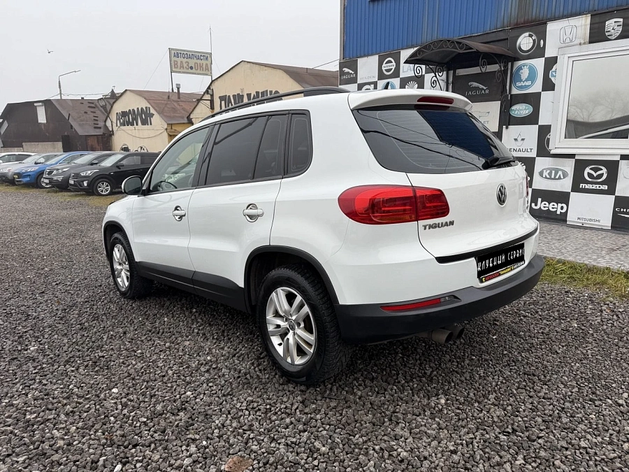 Volkswagen Tiguan, 2014г., передний привод, робот