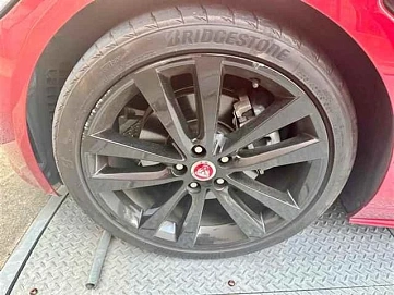 Jaguar XE, 2017г, полный привод, автомат