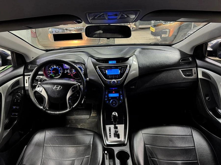 Hyundai Elantra, 2012г., передний привод, автомат