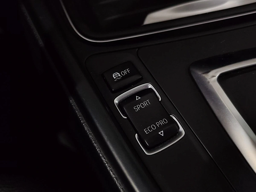 BMW 3 серии, 2015г., задний привод, автомат