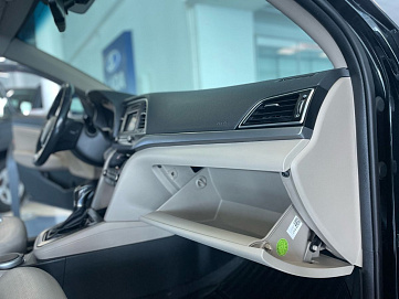 Hyundai Elantra, 2018г, передний привод, автомат