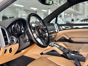 Porsche Cayenne, 2015г, полный привод, автомат