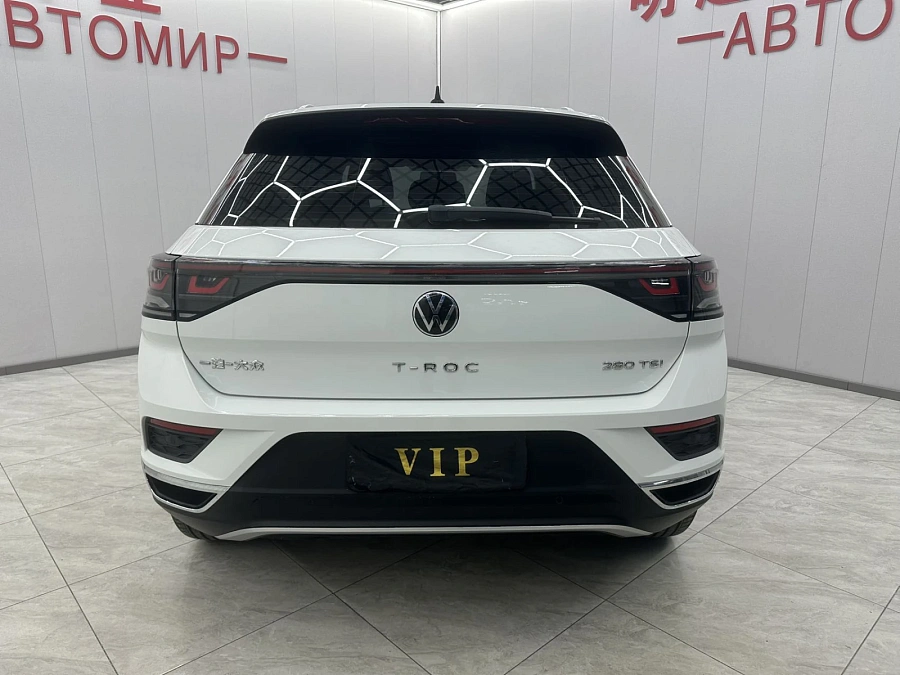 Volkswagen T-Roc, 2023г., передний привод, робот