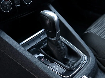 Volkswagen Jetta, 2018г, передний привод, робот