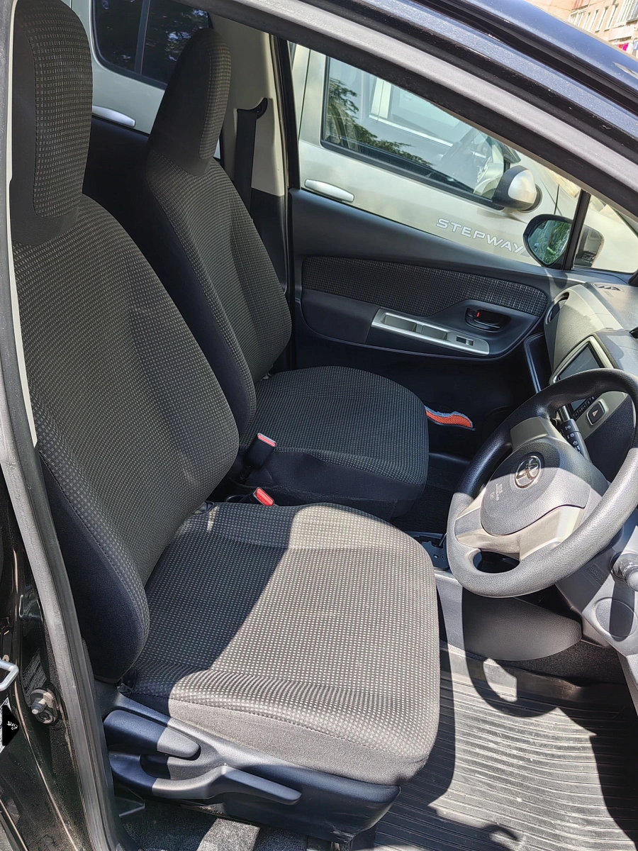 Toyota Vitz, 2015г., передний привод, вариатор