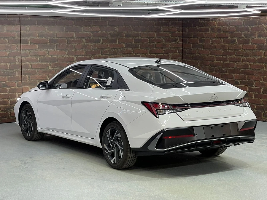 Hyundai Elantra, 2025г., передний привод, вариатор