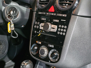 Opel Corsa, 2009г, передний привод, автомат