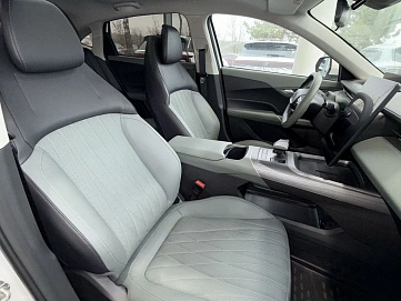 Changan Lamore, 2023г, передний привод, робот