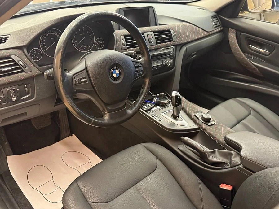 BMW 3 серии, 2012г., задний привод, автомат
