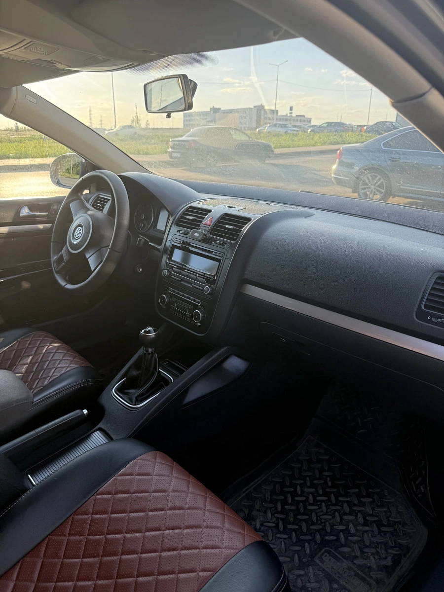 Volkswagen Jetta, 2010г., передний привод, механика