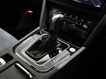 Volkswagen Passat, 2022г, передний привод, робот
