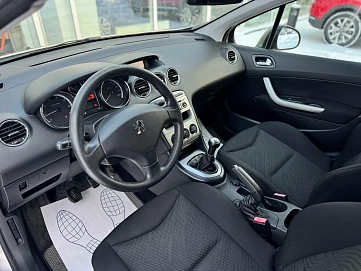 Peugeot 308, 2010г, передний привод, механика