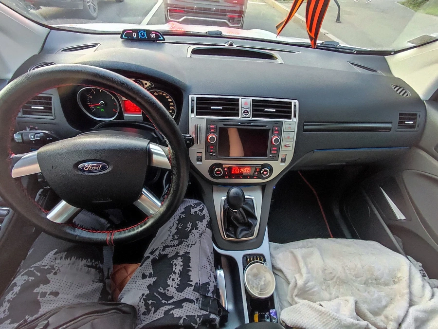 Ford Kuga, 2010г., полный привод, механика