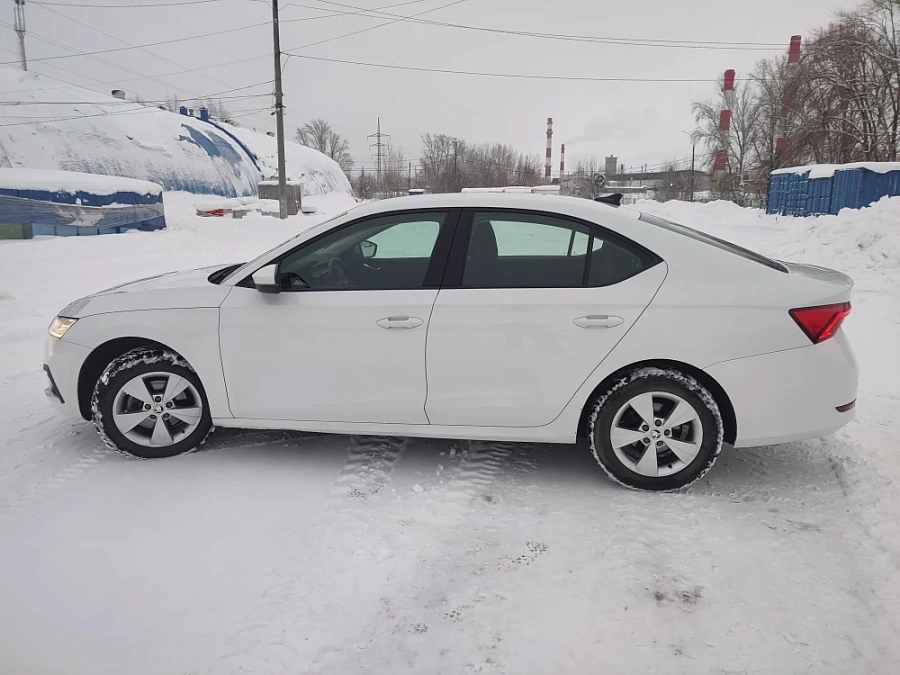 Skoda Octavia, 2021г., передний привод, автомат
