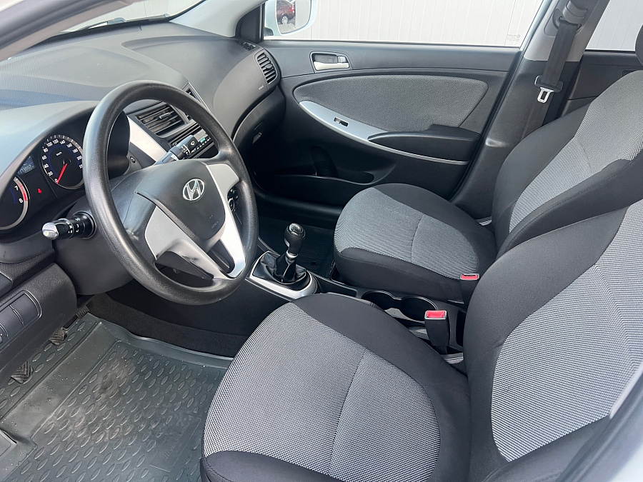 Hyundai Solaris, 2011г., передний привод, механика