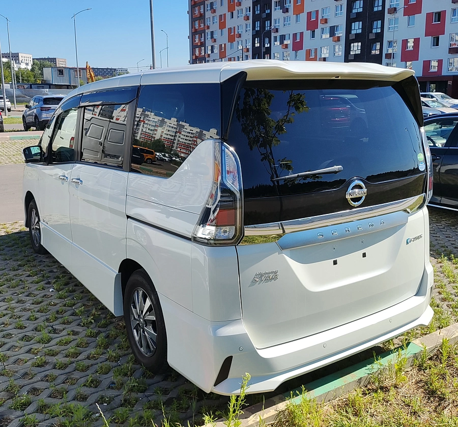 Nissan Serena, 2018г., передний привод, автомат