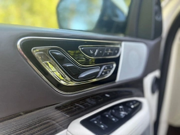 Lincoln Navigator, 2017г, полный привод, автомат