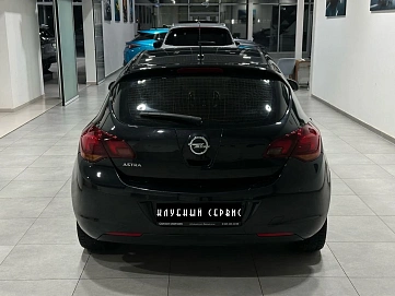 Opel Astra, 2011г, передний привод, автомат