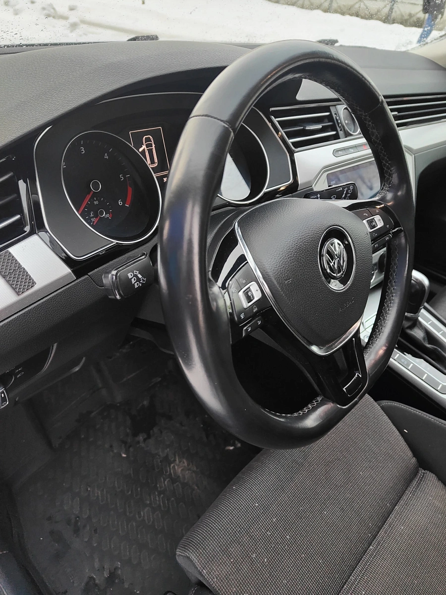 Volkswagen Passat, 2017г., передний привод, робот