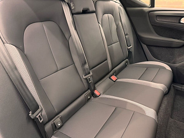 Volvo XC40, 2024г, передний привод, робот