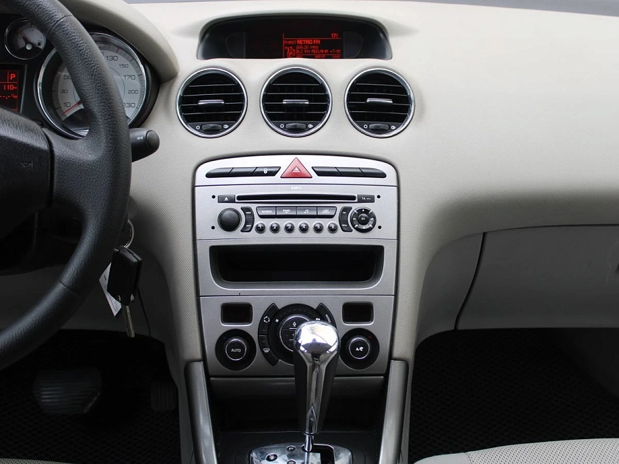 Peugeot 308, 2008г., передний привод, автомат