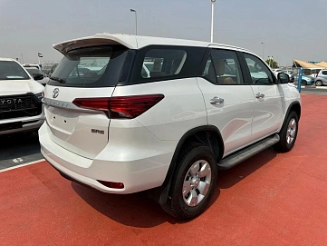 Toyota Fortuner, 2024г, полный привод, автомат