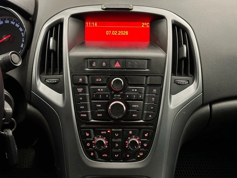 Opel Astra, 2013г., передний привод, механика