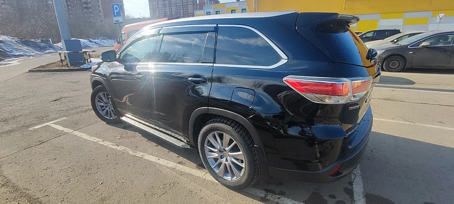 Toyota Highlander, 2014г., передний привод, автомат