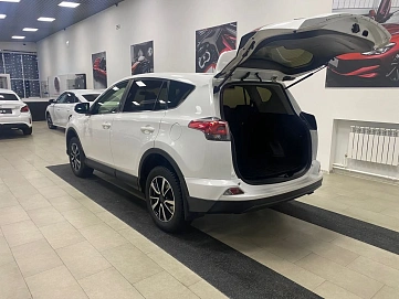 Toyota RAV4, 2016г, передний привод, вариатор