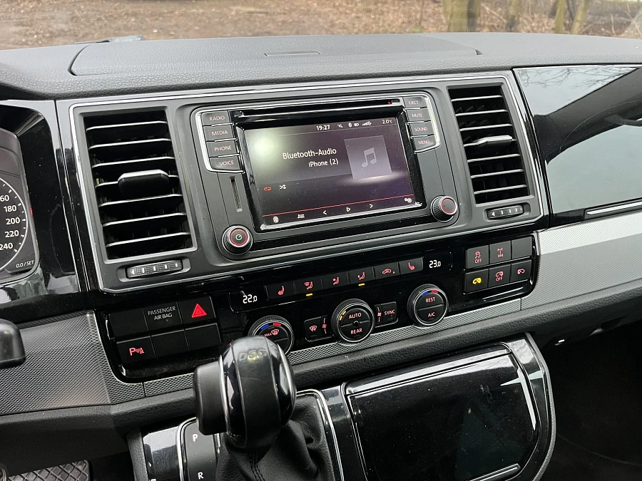 Volkswagen Multivan, 2016г., полный привод, робот